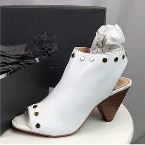 NWT Vince Camuto Women’s Gold Studded Ivory White Heels Soft Napa Silk Leather